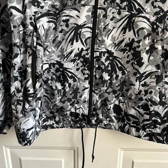 Columbia Ladies Small wind breaker/rain jacket Floral - Picture 5 of 8
